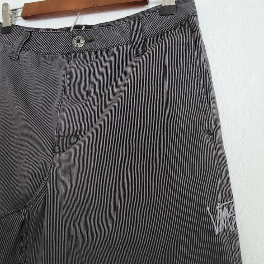 Vans Dark Gray Flat Front Shorts for Casual Wear - Picture 3 of 8